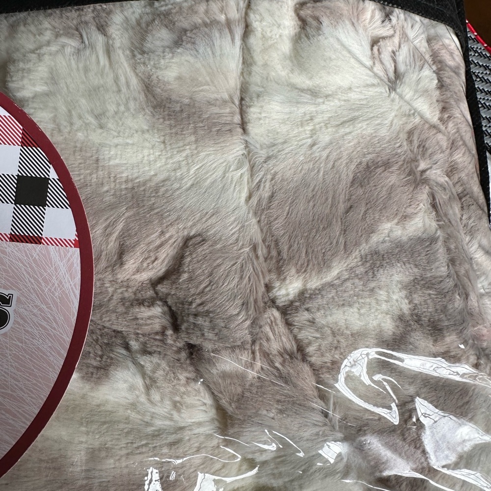 Luxurious Gray Faux Fur Throw Blanket - Picture 3 of 7